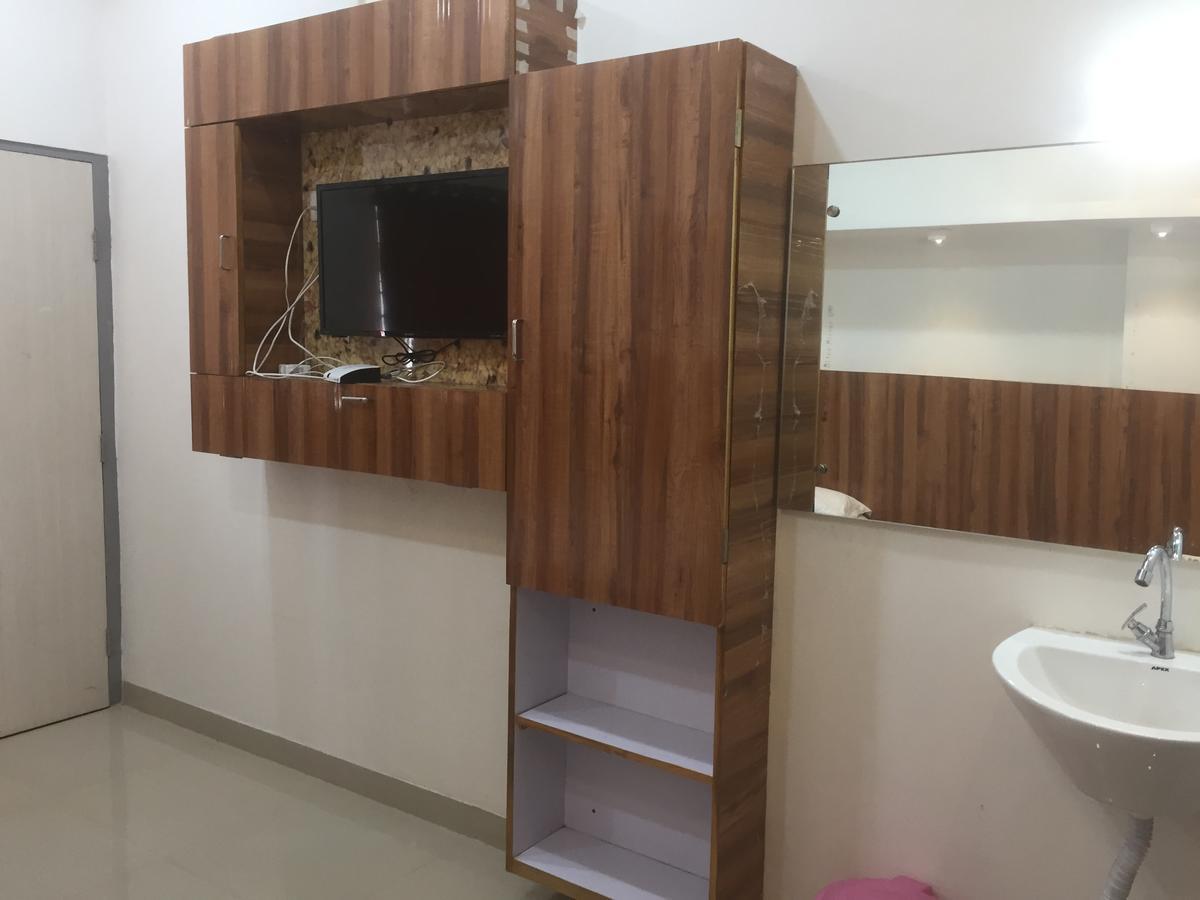 Hotel Joshi Yatri Niwas Kolhapur Exterior foto