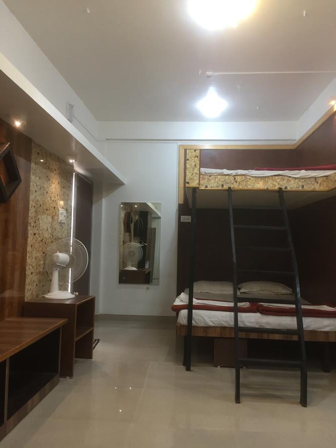 Hotel Joshi Yatri Niwas Kolhapur Exterior foto