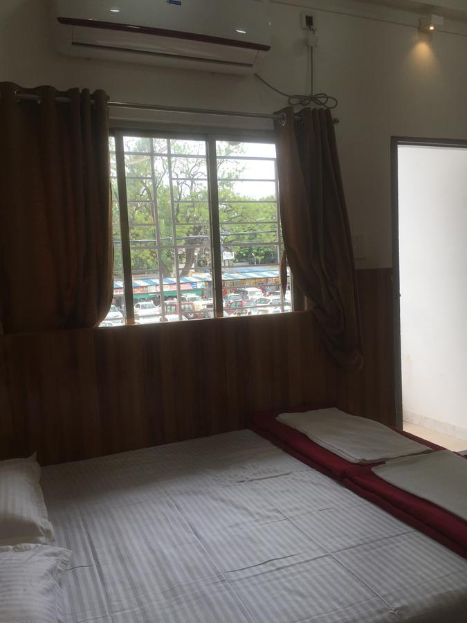 Hotel Joshi Yatri Niwas Kolhapur Exterior foto