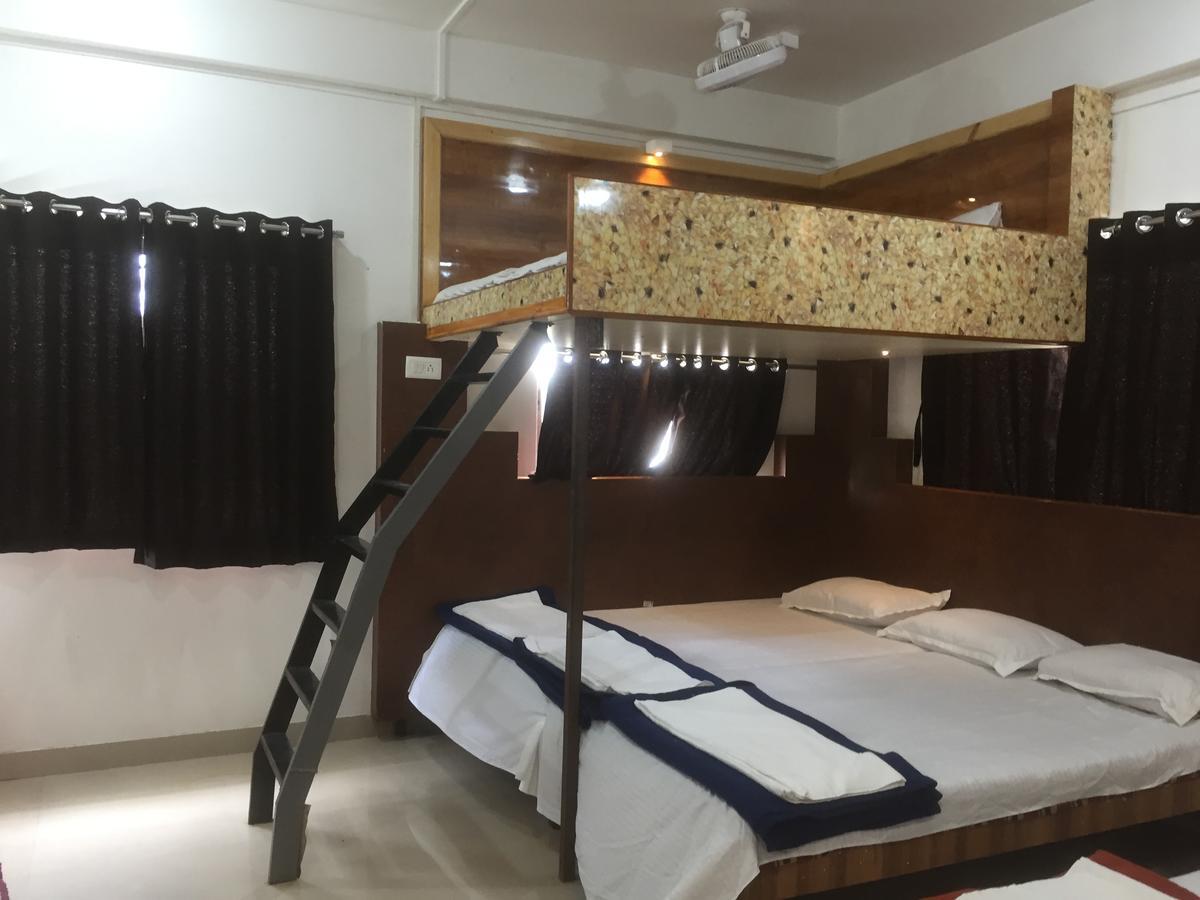 Hotel Joshi Yatri Niwas Kolhapur Exterior foto